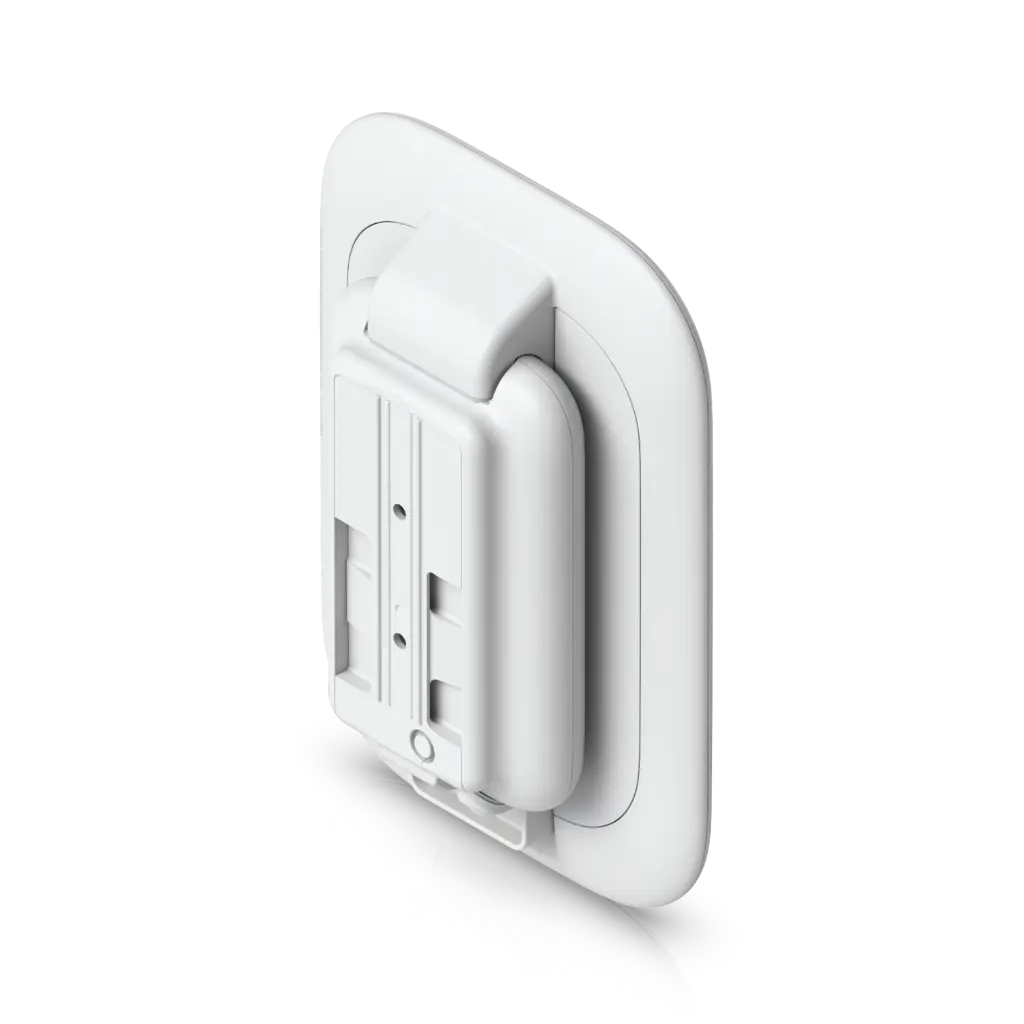 uacc-uk-ultra-panel-antenna-6.webp